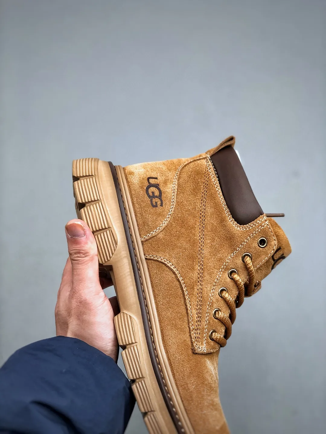 Local self-pickup💰560 supports store placement New goods🚀#UGG New products for autumn and winter (plush integrated lining🔥warm and heat-locking) must-haves for autumn and winter Outdoor mid-top casual Martin boots snow boots series Guangdong factory quality Autumn and winter new styles Fashion trend matching Fabrics are imported from Italy frosted cowhide All shoes are made of genuine cowhide materials from outsole to hardware are made from OEM raw materials Good products do not kill pigs The quality of the first order is strictly controlled A full set of official website unified packaging. This year’s winter cold-proof outdoor products are a must-have for daily casual matching for sportsmen‼ American affordable luxury brand [UGG] Tasman Weather Hybrid Tasman hybrid series mid-top lightweight casual Martin boots "Size: 38-44 (one size larger than sports shoes)